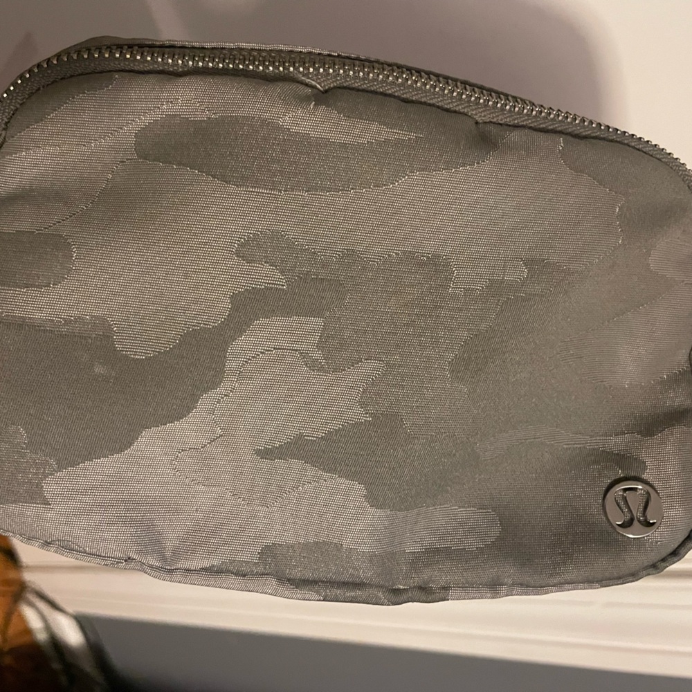 NWOT Lululemon Athletica Camo Belt Bag